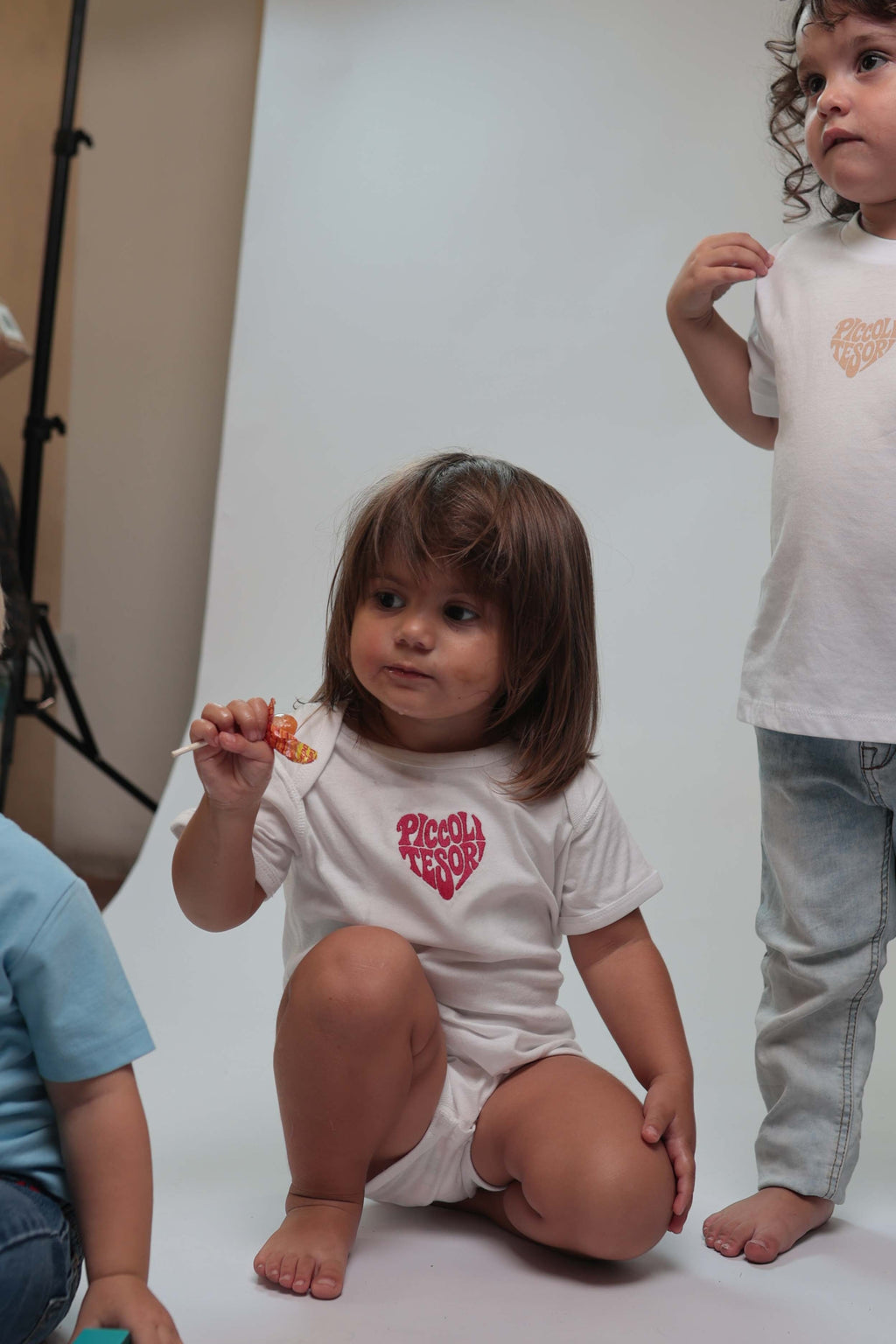 Body white logo fucsia