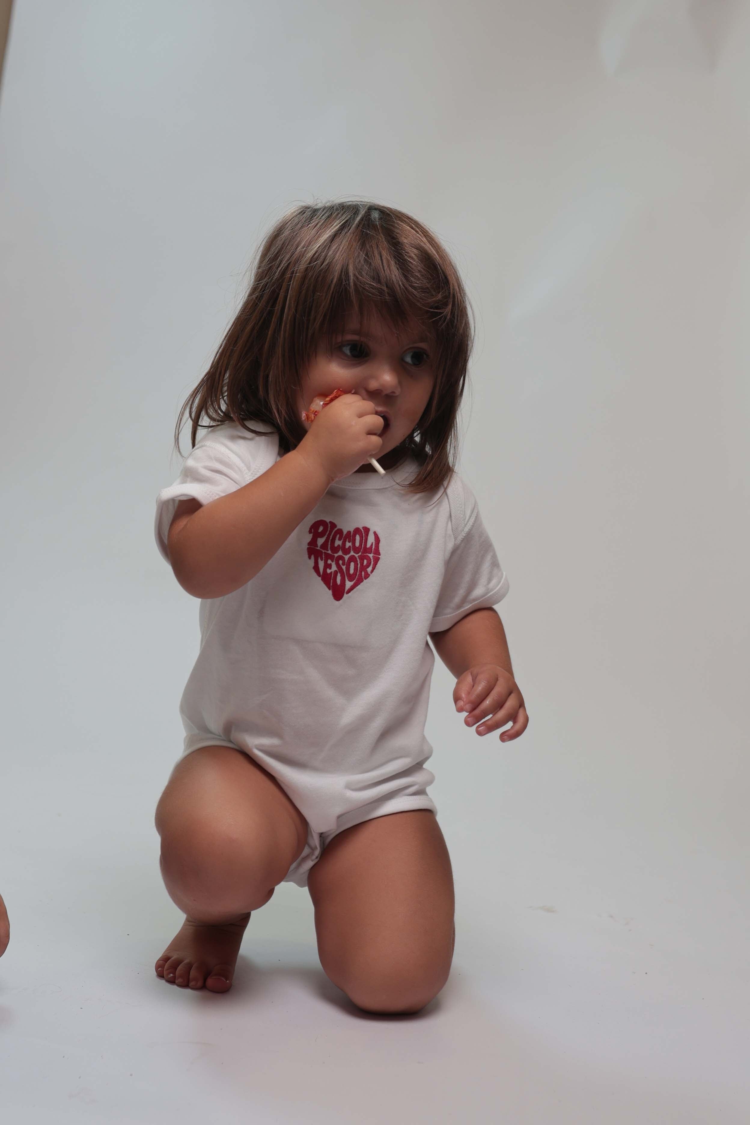 Body white logo fucsia