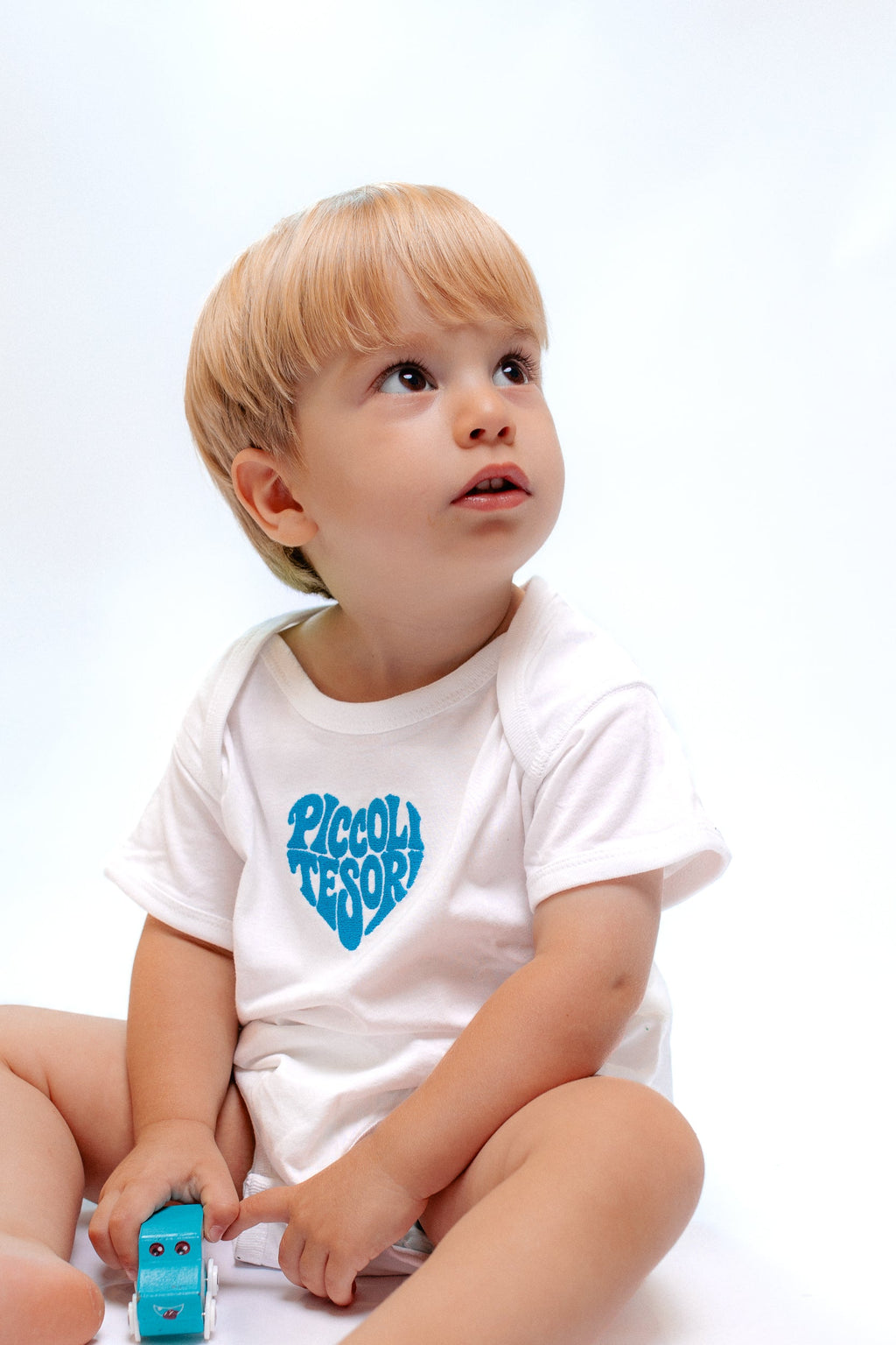 Body white logo azzurro